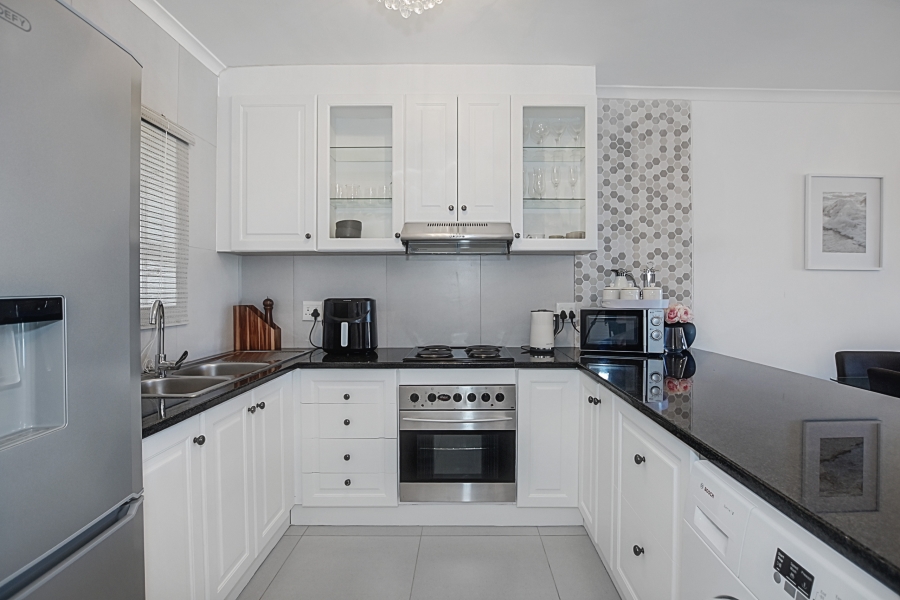 To Let 2 Bedroom Property for Rent in Big Bay Western Cape